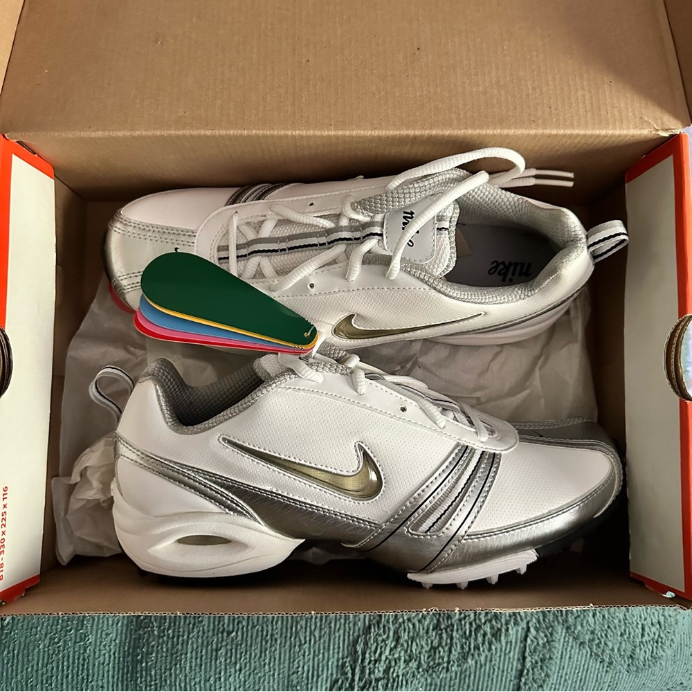 NWT Nike Women’s Team Destroyer Cleats Size 9.5